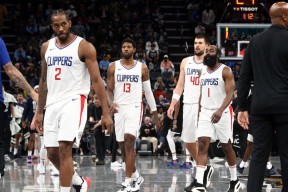 老鹰陷入低谷，哈登连败，引发争议球队命运悬念！的简单介绍-半岛体育注册网址