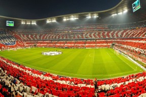 F1赛车赛场焦点！德国队对阵美国队，激战正酣，豪门对决再度上演-半岛体育APP